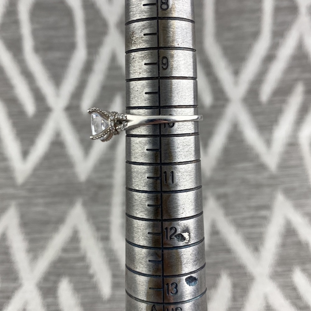 Silver Solitary Stone ring with tiny stones on Band - Picture 5 of 5